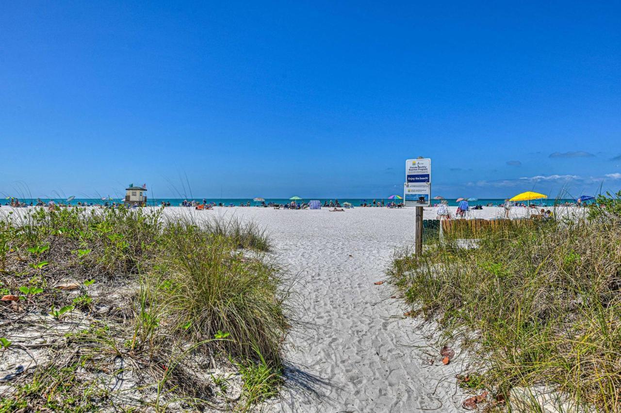 Lido Key Hideout With Patio And Yard And Walk To Beach! Sarasota Bagian luar foto