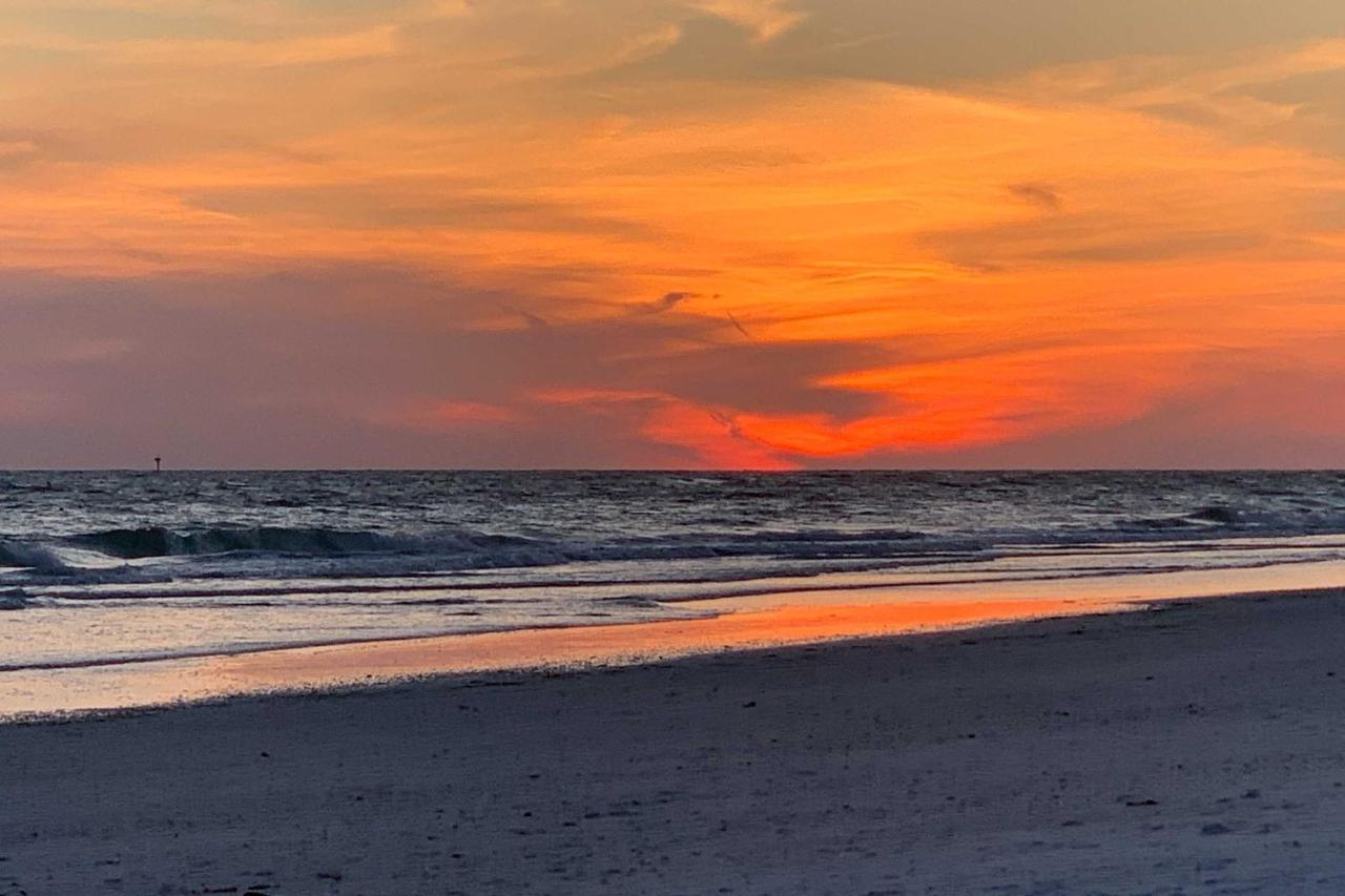 Lido Key Hideout With Patio And Yard And Walk To Beach! Sarasota Bagian luar foto